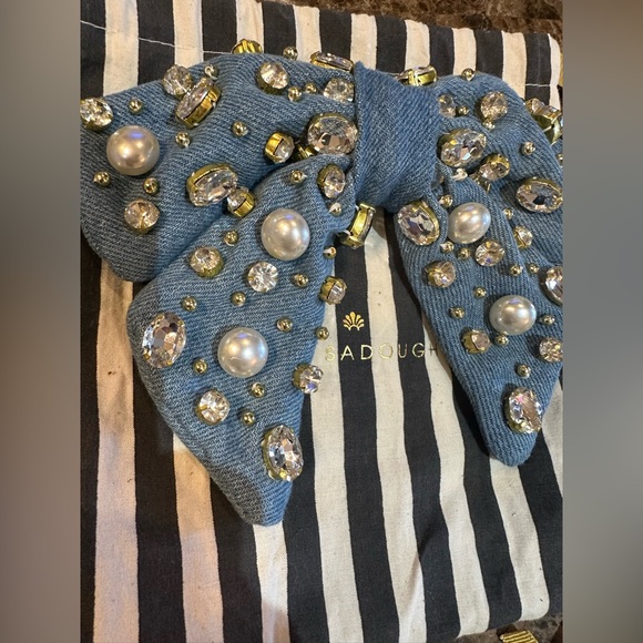 Gently Used Lot
Lele Sadoughi Green and Blue Hair Accessories Collection - Picture 7 of 10